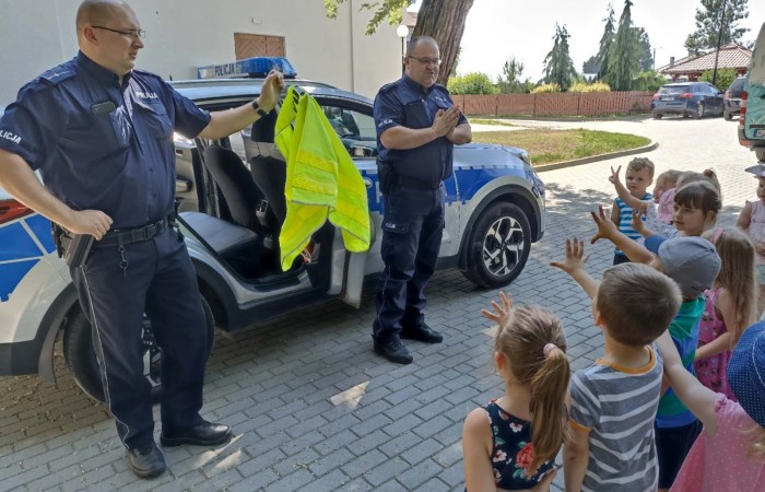 Wizyta Policjantów w Przedszkolu w Trzcianie