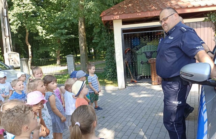 Wizyta Policjantów w Przedszkolu w Trzcianie