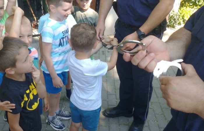 Wizyta Policjantów w Przedszkolu w Trzcianie