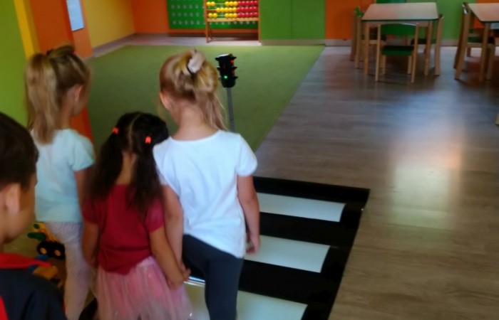 „Bezpieczna droga do przedszkola” – „Tygrysy” poznają zasady ruchu drogowego