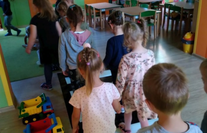 „Bezpieczna droga do przedszkola” – „Tygrysy” poznają zasady ruchu drogowego