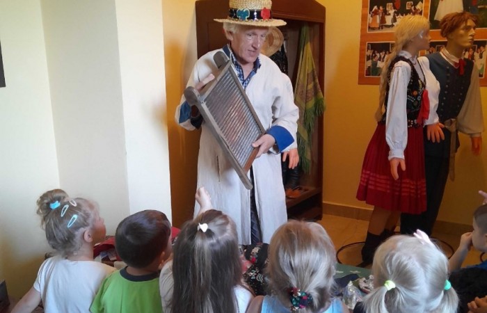 Wizyta w Regionalnym Domu Tradycji Ludowej w Trzcianie