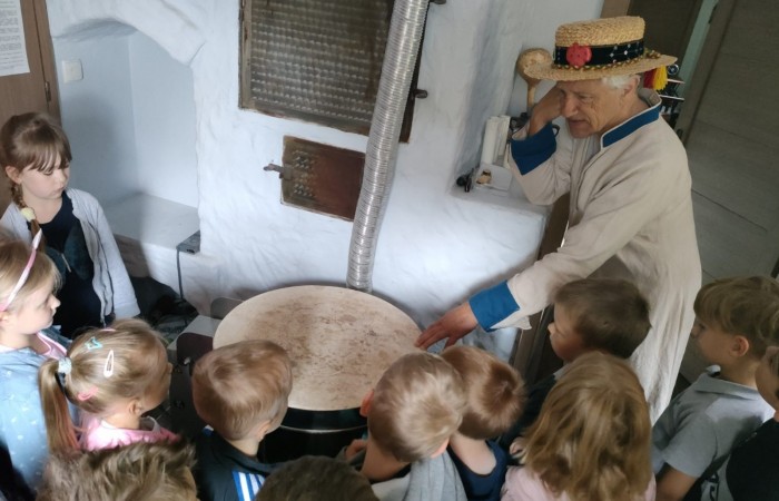 Wizyta w Regionalnym Domu Tradycji Ludowej w Trzcianie