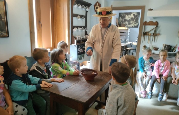 Wizyta w Regionalnym Domu Tradycji Ludowej w Trzcianie