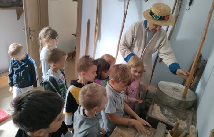 Wizyta w Regionalnym Domu Tradycji Ludowej w Trzcianie