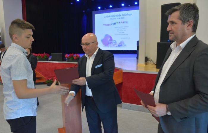 Zakończenia roku szkolnego 2021/21 - roku w cieniu pandemii i wojny w Ukrainie