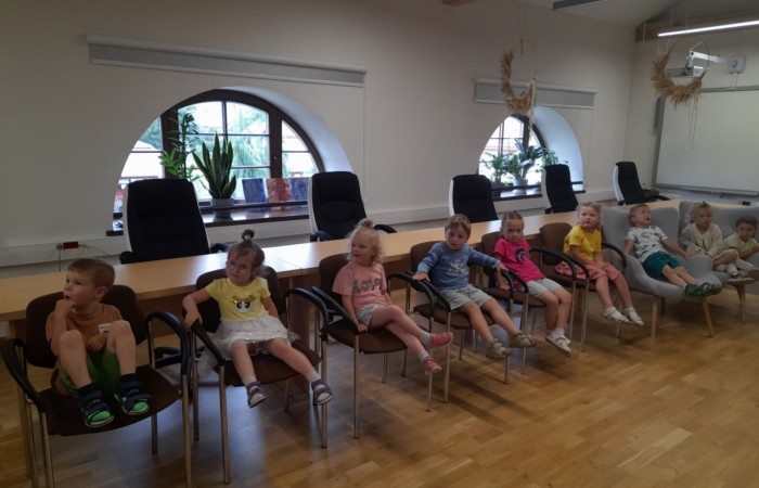 Wakacyjna wizyta przedszkolaków w Bibliotece