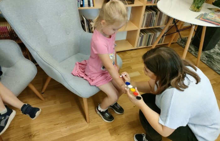 Wakacyjna wizyta przedszkolaków w Bibliotece