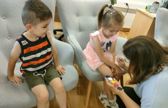 Wakacyjna wizyta przedszkolaków w Bibliotece