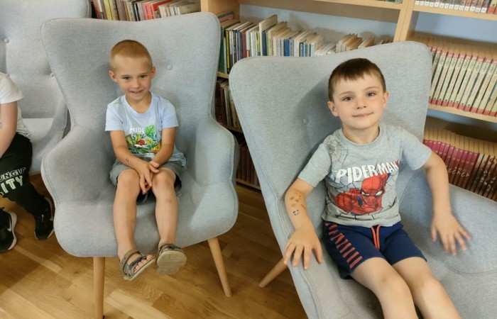 Wakacyjna wizyta przedszkolaków w Bibliotece