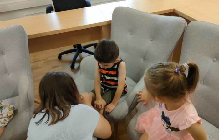 Wakacyjna wizyta przedszkolaków w Bibliotece