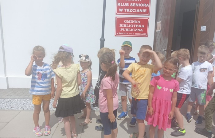 Wakacyjna wizyta przedszkolaków w Bibliotece