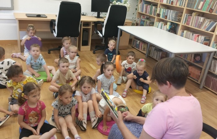 „Słoneczka” w bibliotece